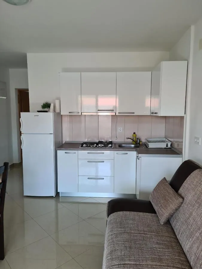 Apartments Ivan Povljana 0*,  Croatia